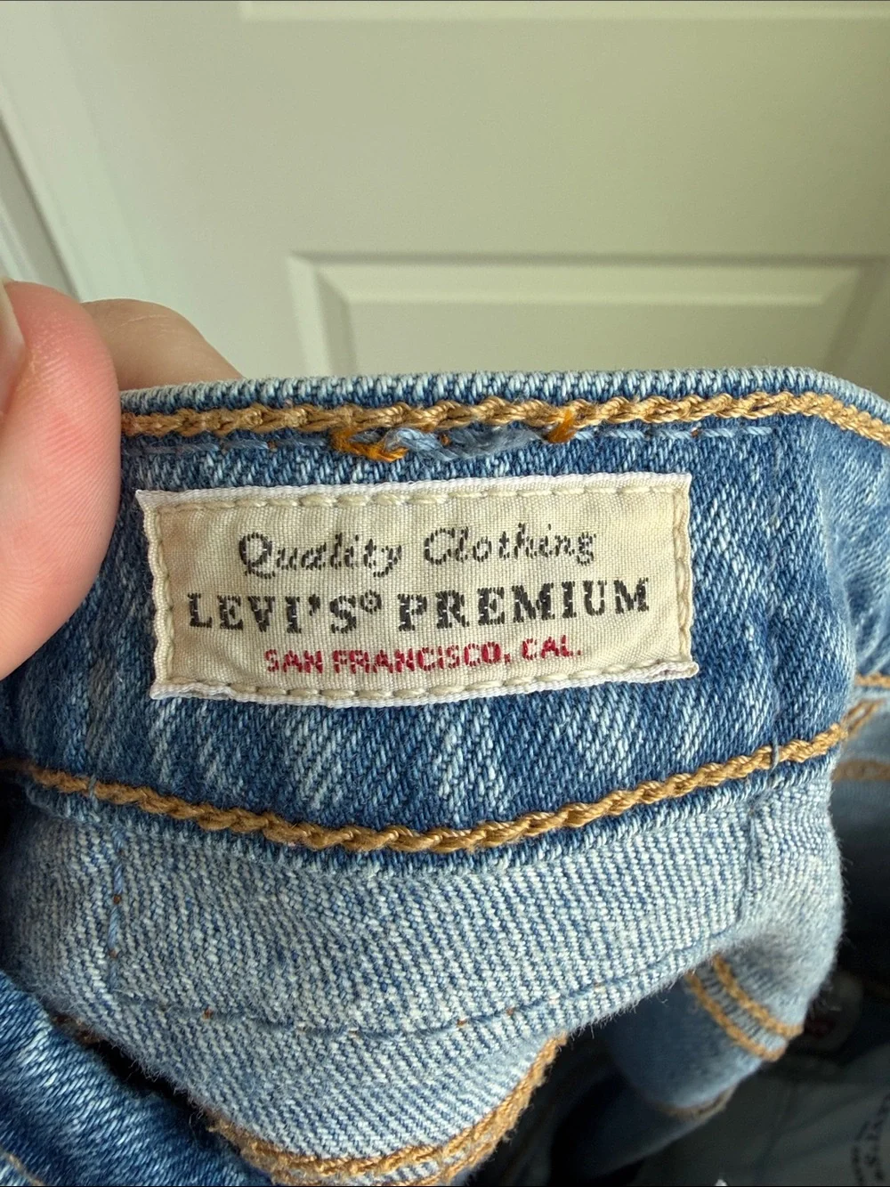 LEVI’S 501 High-Rise Straight Jeans